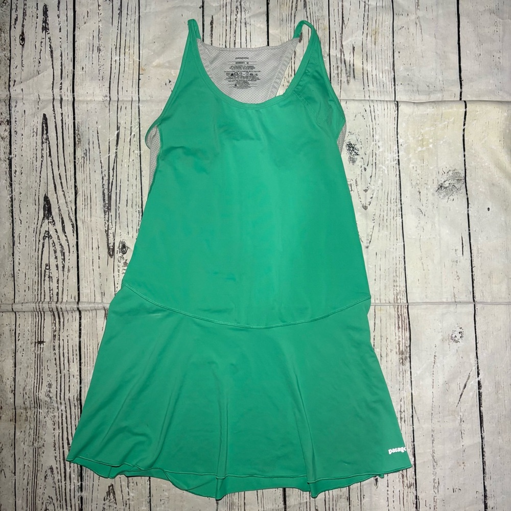 Patagonia Womens All Weather Dress Size medium Green Sleeveless Tennis Athletic